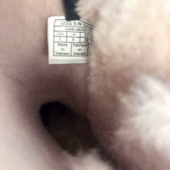 New Women's 7 UGG Boots Bailey Bow Seashell Pink Metallic Extremely Rare Retired - Picture 14 of 16